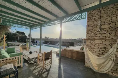 Image de Villa de charme avec piscine chauffée  et vue dégagée sur la nature
