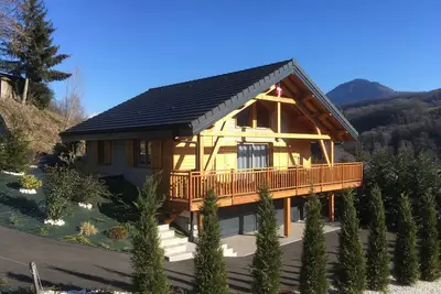 Image de chalet a la campagne