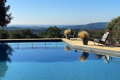 Image de Eco-domaine surplombant vallée Dordogne. Piscine de 25m. mini-ferme, potager,