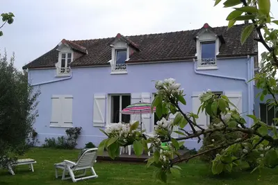 Image de charmante maison avec jardin dans le petit bourg côtier de Champeaux, 7 couchages
