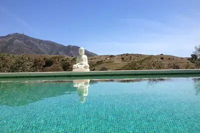 Villa rustique, piscine privée, Adsl, vue panoramique de la côte, mer et montagne