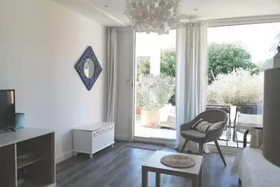 Image de Gîte \"CôtéPlage\"  confortable au calme-Terrasse couverte -Jardin