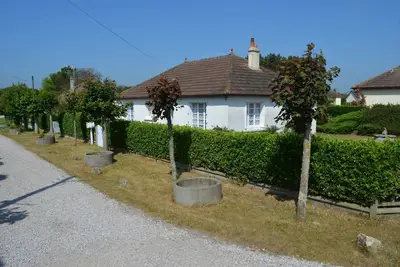 Image de Villa de plain pied, à 50 mètres de la plage, avec terrain clos