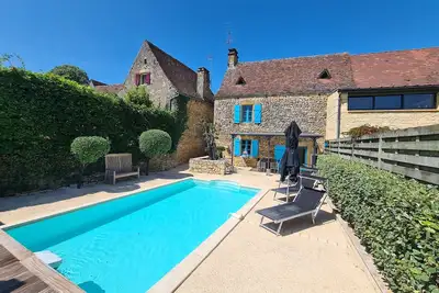 Image de Superbe maison en pierres piscine privée jardin située au coeur de Domme