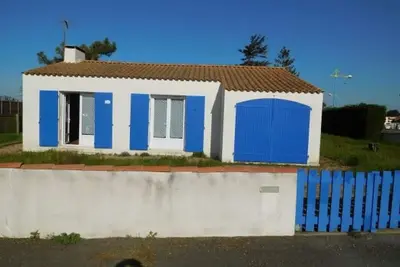 Image de Maison de plain-pied avec jardin, animaux sur demande, près de la plage