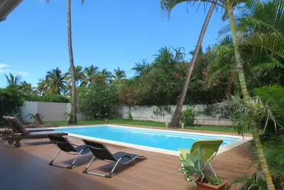 Image de villa 'Laurier Rose' avec piscine à 300 mètres de la plage et lagon de la Saline