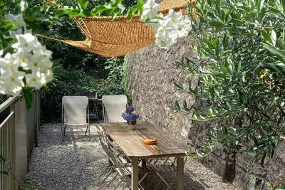 Maison pour 6 personnes avec jardin ombragé près du centre de Vals les Bains.