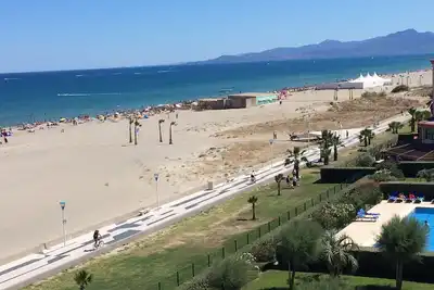 Appartement face Mer et Plage avec vue sur Etang et Montagne
