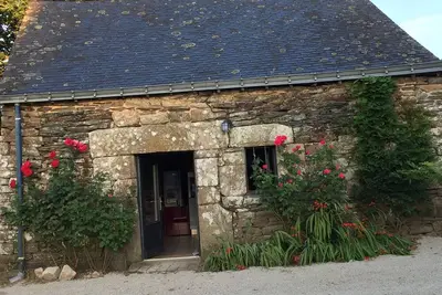 Image de Petite maison en pierre de pays à la campagne 250€ la semaine