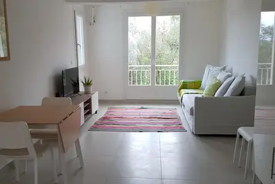 Image de En pleine nature, superbe appartement climatisé avec terrasse au Rdc d'une villa