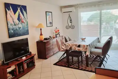 Image de T2 56 m²  Clim, Wi-Fi - Terrasse 22 m² - Mer 150 m  - Proche Centre - Commodités