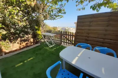 T2 climatisé, au calme, wifi, parking, vue Mer du jardin (1)