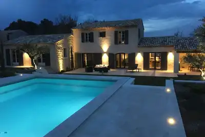 Image de Bastide provençale 12 pers avec piscine, à 2 pas de Saint-Rémy-de-Pce