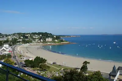 Appartement vue mer dominant la plage principale de Perros-Guirec