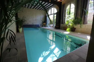 Image de 300 M2/Maison  Historique avec piscine intérieure chauffée dans le vieux Saumur