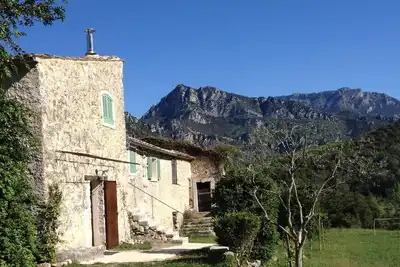 Image de Mas provençal en pleine nature