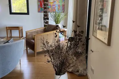 Image de Maison contemporaine au pied du Luberon, piscine, parking.