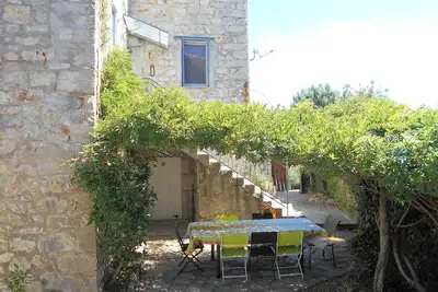 Très beau gîte en pierre avec piscine