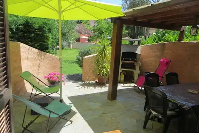 Mini-villa avec piscine en bord de mer au Port de Taverna - Costa Verde