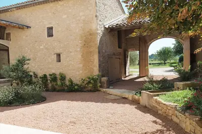 Image de Mas provençal rénové en 2019, authenticité, charme, clim, Spa-Piscine-Village