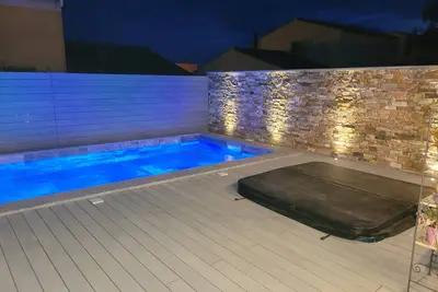 Image de Très belle villa a 100m de la plage, piscine, jacuzzi, terrasse en composite