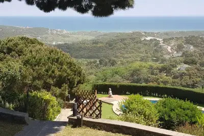 Image de Superbe villa 60 ares, sublime vue mer, tennis & piscine privé, intérieur design