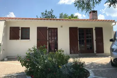 maison à 600 m plage  avec terrain clos dans lotissement environnement calme.