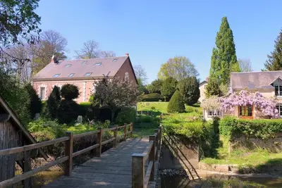 Image de Gîte \"Le corbeau et le renard\" au bord du Loir avec piscine et tennis