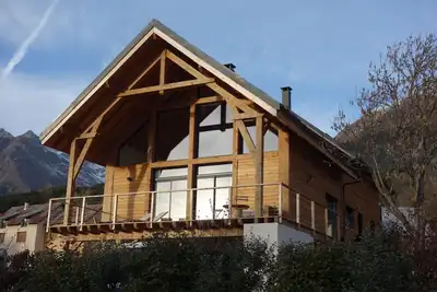 Image de Chalet contemporain, sur les hauteurs du lac de Serre-ponçon
