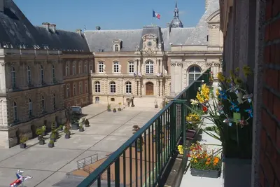 Image de Coeur de ville. Hyper centre. Lits faits, linge fourni, chaussons offerts