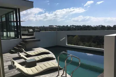 Image de Surplombant le golf, villa d'exception avec vue sur les Pyrénées et l'océan