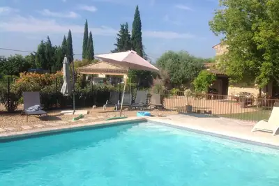 Image de joli Mas provençal au coeur du Lubéron (entre Gordes et Roussillon) avec piscine