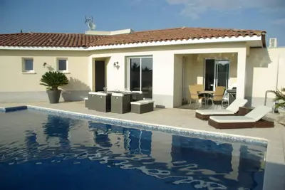 Image de Villa De Luxe, Piscine Chauffee Securisee. Villa MEUBLÉE classée 4 étoiles Nn