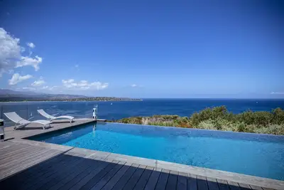 Image de Villa De Luxe Piscine Et Jacuzzy Privee Vue Mer