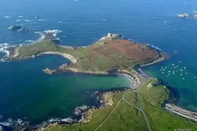 Image de Veritable maison de pecheur les pieds dans l'eau