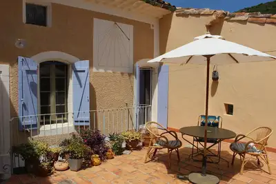 Image de Belle maison typique avec terrasse, Vigne, Lac Salagou, Languedoc, Méditérranée