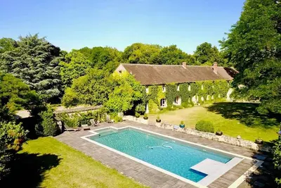 Image de Grande maison de famille, 22 pers, 11 chambres, piscine, parc, ferme bio