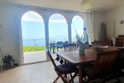 Image de Villa d'Architecte avec piscine et vue exceptionnelle sur la baie d'Ajaccio