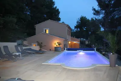 Image de Maison récente pour 8 personnes + 2 baby, piscine privative, calme et intimité