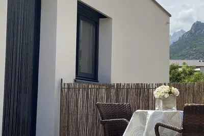 Casa ind’é noi : studio climatisé en rez-de-jardin avec parking