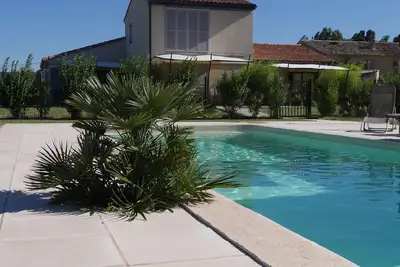 Image de Meublé de Tourisme classé 4* pour 4-5 personnes, piscine avec vue sur le Luberon