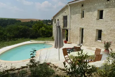 Image de Gîte de charme, Merle, au centre du département du Tarn à Lombers, Piscine plus