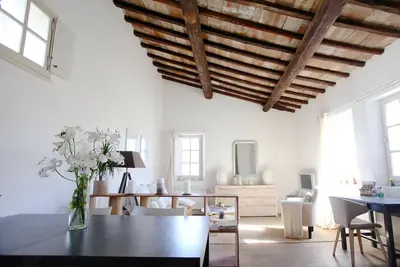 Superbe appartement centre historique Uzès (avec climatisation)
