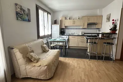 Image de Grand studio, parking privé, proche vieille ville et lac.