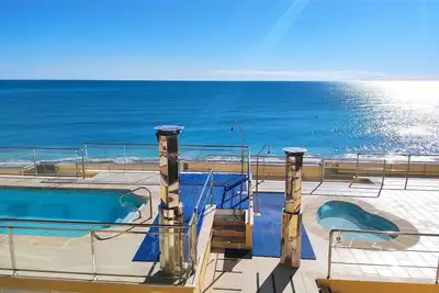 Image de Magnifique appartement, balcon sur mer et vue sur château
