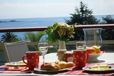 Image de Between Cannes and Golfe Juan, beautiful sea view 500 m from the beach in absolute calm