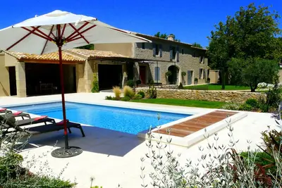 Image de Location vacances maison piscine Eyguieres Ls1-195