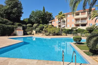 Image de agréable 2 pieces climatisé  vue piscine