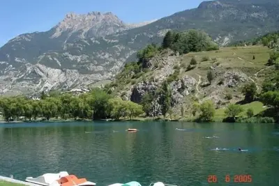 Image de Appartement dans Chalet, 150 m d'un lac naturel, grand jardin, très calme.