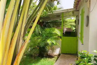 Image de Logisrev 💎 Le Flamboyant\nGîte 2 chambres avec piscine